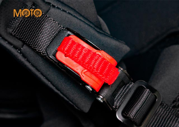 Шлем KIOSHI Fighter 802 мотард с очками, белый