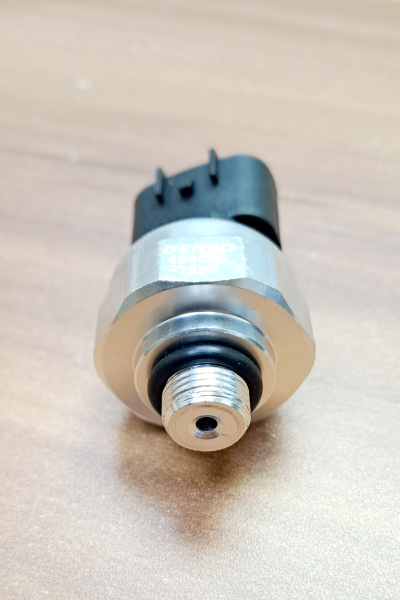 Датчик давления в сист кондиционера denso 499000-7880