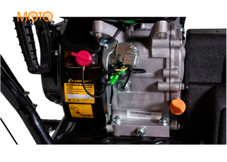 Снегоотбрасыватель CHAMPION ST656 (6.5лс 56см 5F/2R колеса 3,6л, 72 кг, руч.стартер