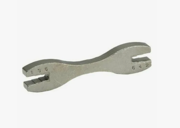 Ключ для регулировки спиц универсальный