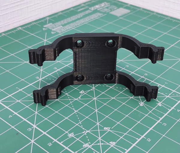 Держатель навигатора Garmin Montana 700 с отверстиями 30х40 мм