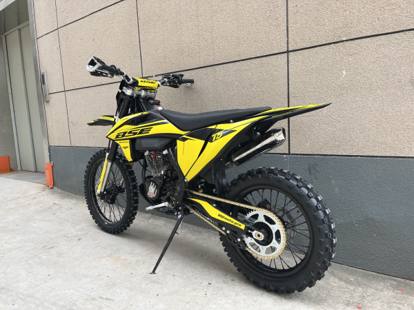 Эндуро / кроссовый мотоцикл BSE T5 Yellow Twister (D15) Эндуро / кроссовый мотоцикл BSE T5 Yellow Twister (D15)